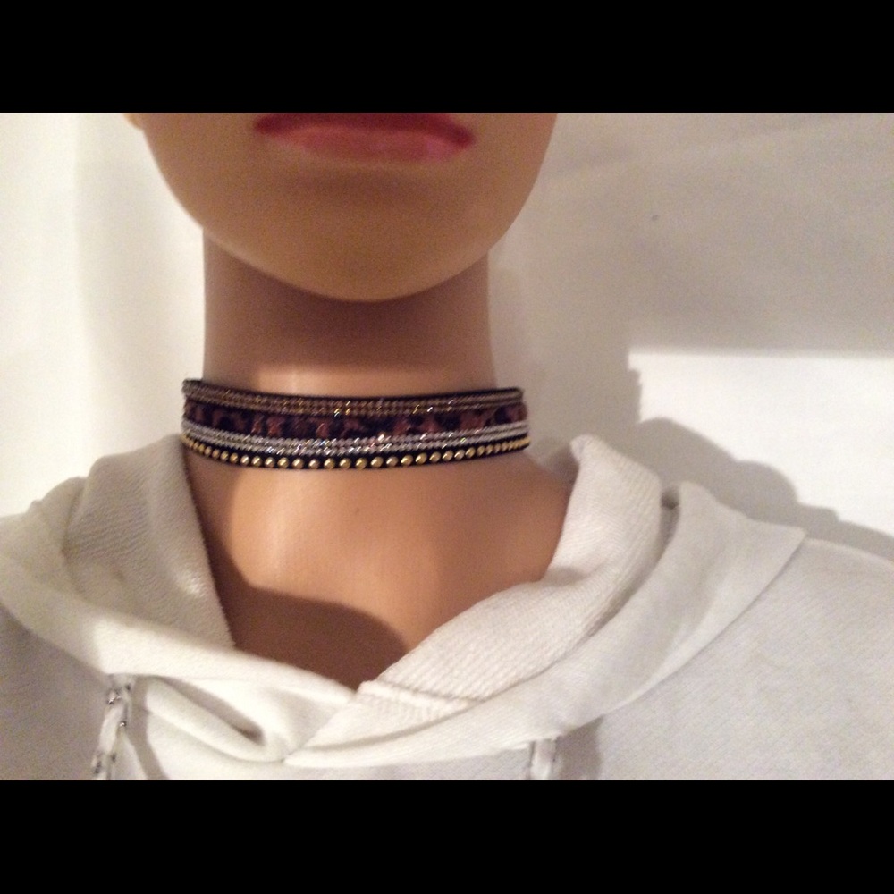 Sexy sharp leopard and bling choker.